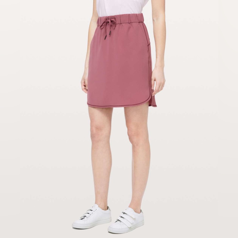 LULULEMON On the Fly Skirt Woven in Misty Merlot Pink Elastic Waist Size 6